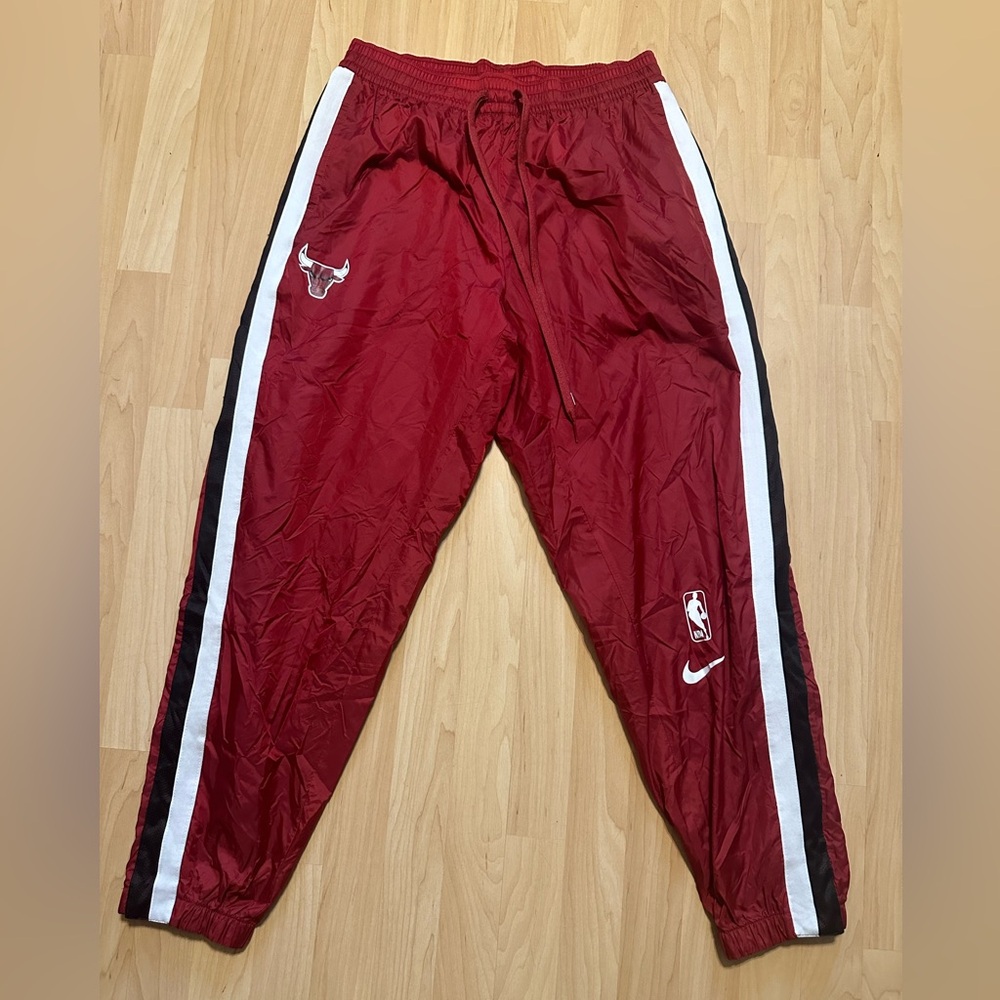 Chicago Bulls Nike Windbreaker Jogger Pants